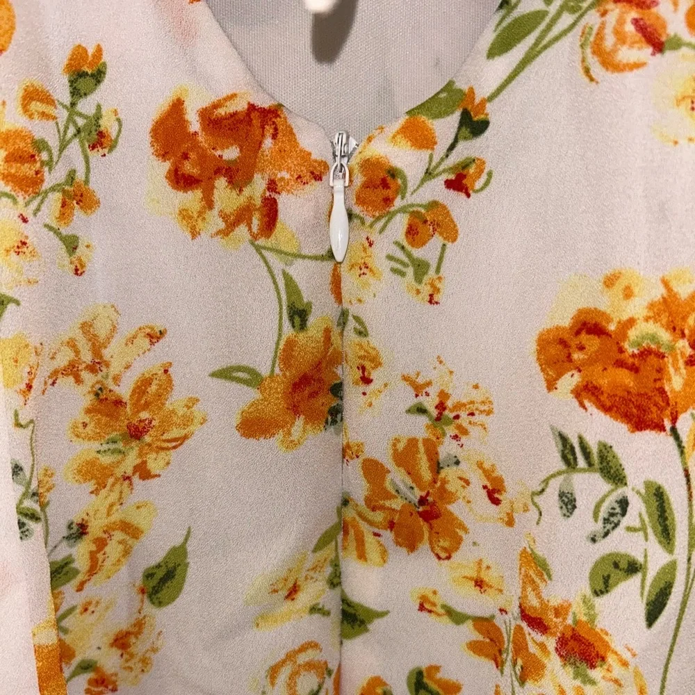 Lulus‎ Day Date white, orange floral dress, fully lined, tie back sz Medium